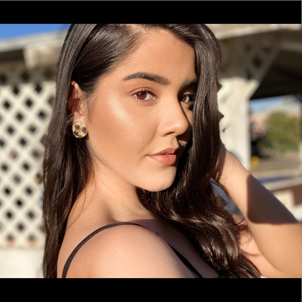 Meet your Posher, Julieta